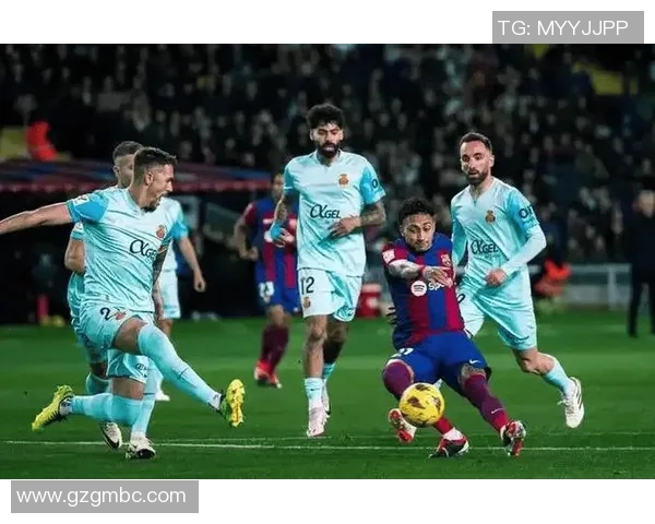 巴萨与皇马巅峰对决再度上演球迷期待经典之战的精彩瞬间