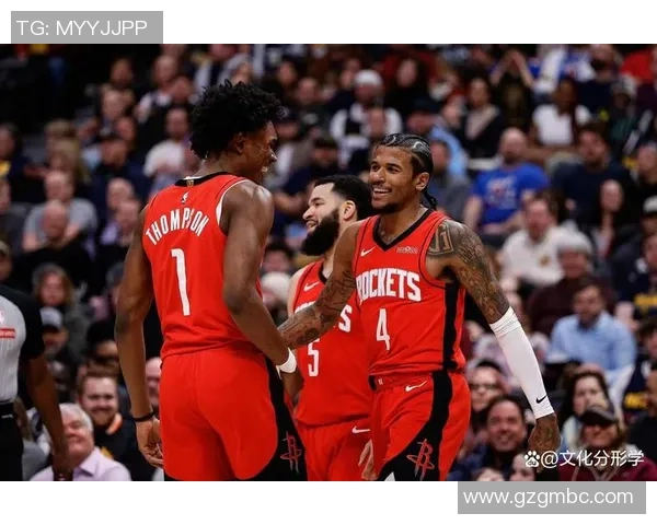 休斯敦火箭与猛龙在日本赛场激烈对决球迷热情高涨