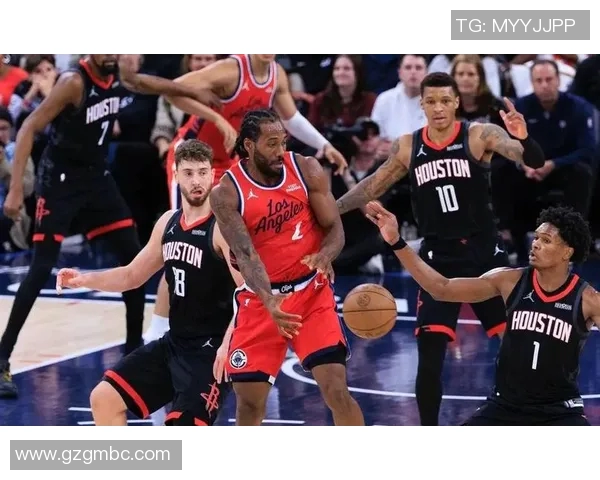 马刺与快船G3激战正酣谁能在季后赛中抢占先机