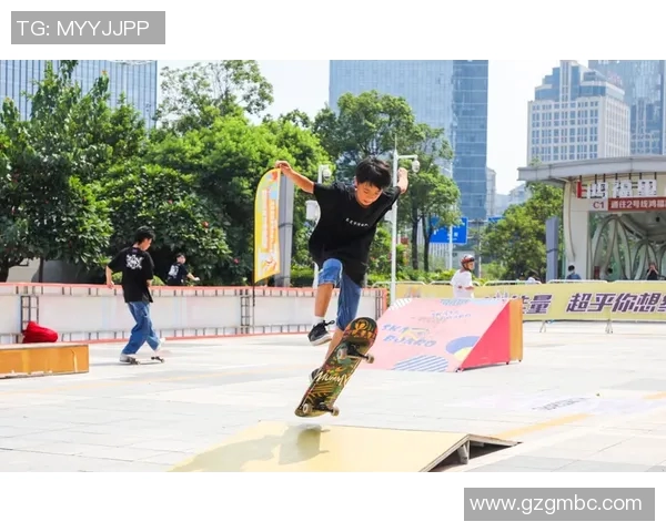 篮球明星潮头引领时尚风潮展现运动与生活的完美结合