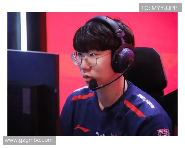 JDG战队在冠军杯积分榜上以67分稳居第一，争夺冠军的形势愈发紧张